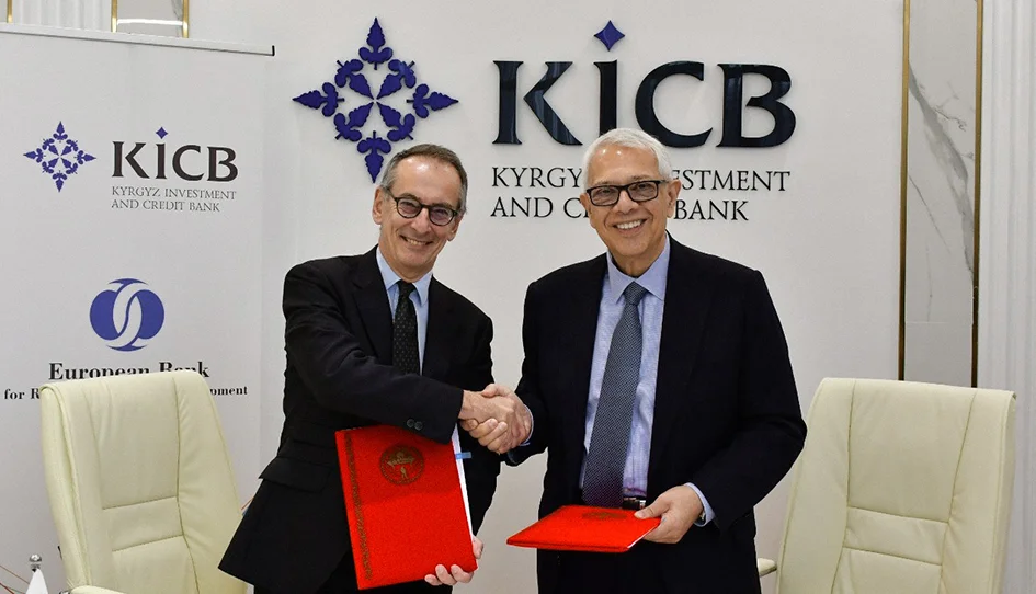 Кредиттик келишимге KICBнин Башкармалыгынын Төрагасы Ариф Али жана ЕБРРнин вице-президенти Маттео Патроне кол коюшту